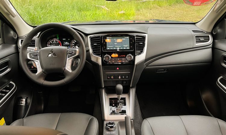 Mitsubishi L200 Triton Sport HPE-S [Auto+ / João Brigato]