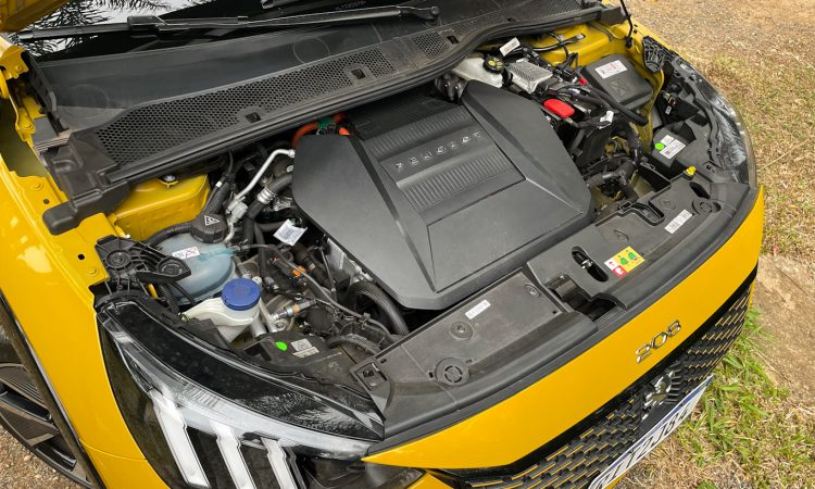 Peugeot e-208 GT [Auto+ / João Brigato]