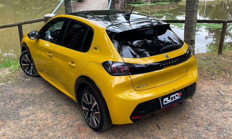 Peugeot e-208 GT [Auto+ / João Brigato]