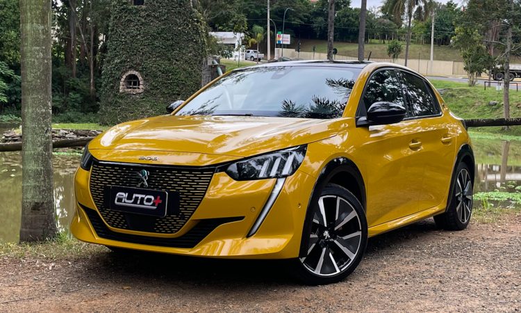 Peugeot e-208 GT [Auto+ / João Brigato]