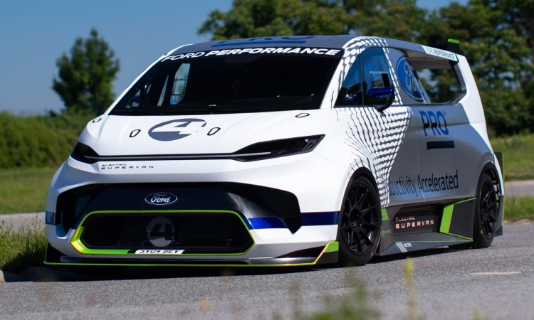 Ford Transit Supervan [divulgação]