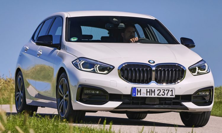 Versão 118i Sport GP segue disponível no Brasil e custa R$ 295.950 [divulgação]