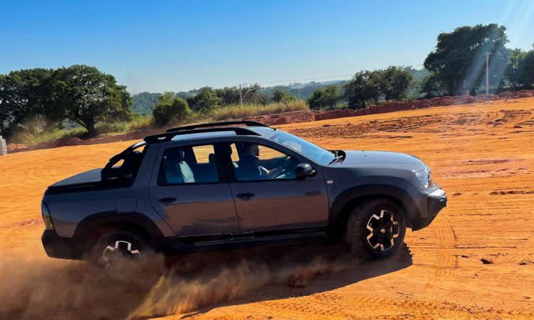 Renault Oroch Outsider [Auto+ / João Brigato]