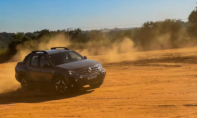 Renault Oroch Outsider [Auto+ / João Brigato]