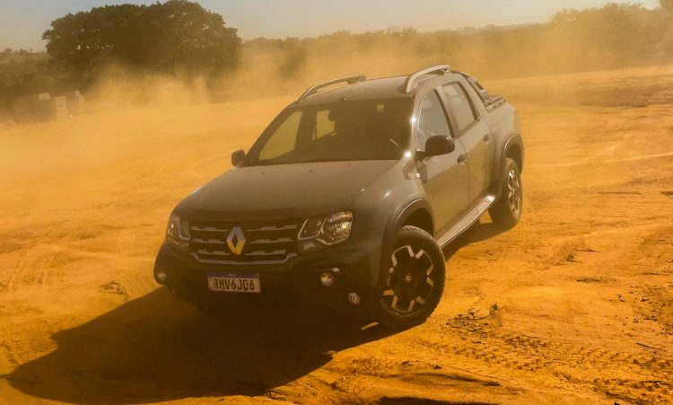 Renault Oroch Outsider [Auto+ / João Brigato]