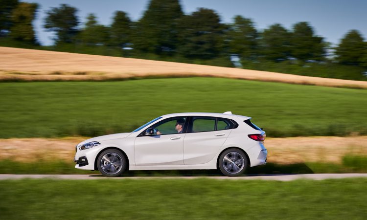 BMW Série 1 ganha versão 118i M Sport [divulgação]