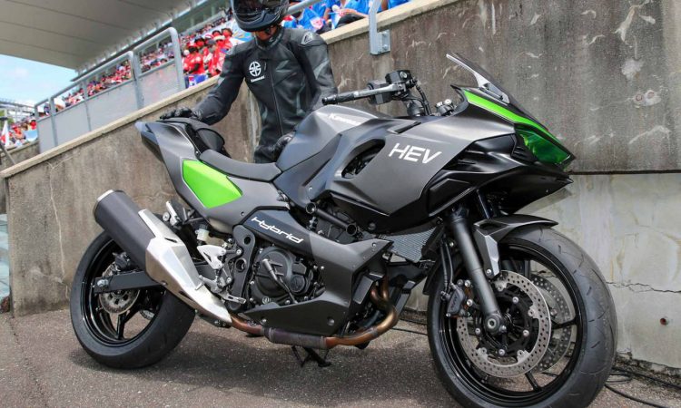 Moto híbrida da Kawasaki [reprodução/Auto-By]