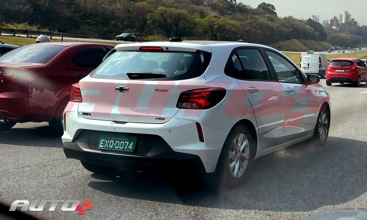 Flagra Chevrolet Onix [Auto+ / João Brigato]