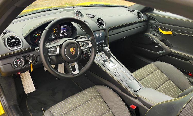 Porsche 718 Cayman T [Auto+ / João Brigato]