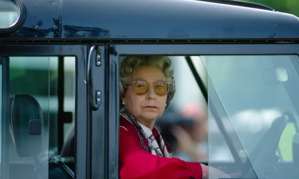 Rainha Elizabeth e Land Rover Defender [divulgação]