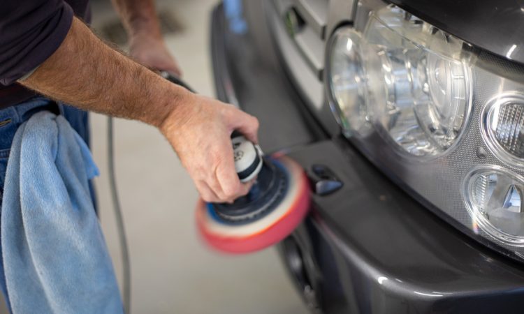 Polimento automotivo [pixabay]