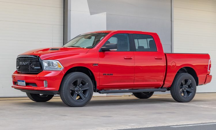 RAM Classic Laramie Night Edition [divulgação]
