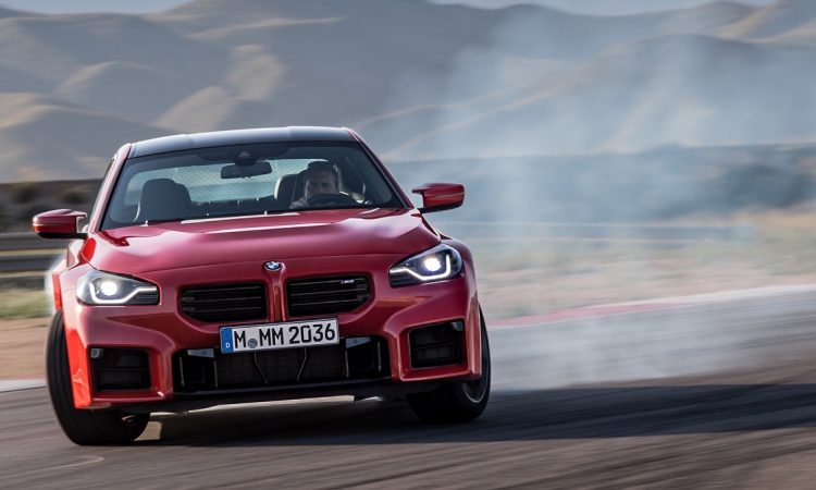 BMW M2 2023 [divulgação]