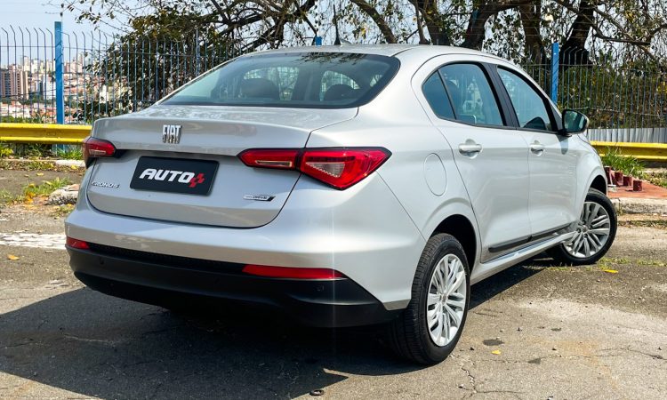 Fiat Cronos Drive [Auto+ / João Brigato]