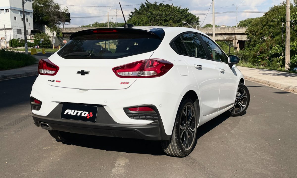 Chevrolet Cruze Sport6 RS [Auto+ / João Brigato]