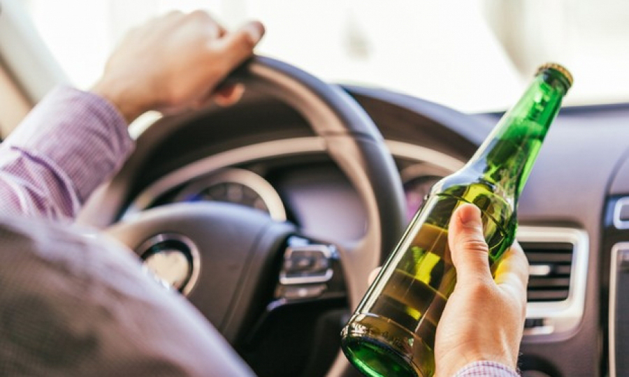 Álcool ao volante - Infração de trânsito [reprodução]