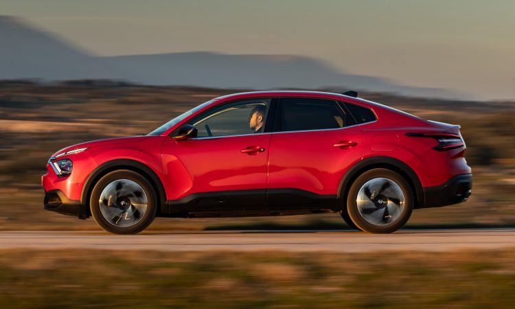 Citroën C4 X [divulgação]