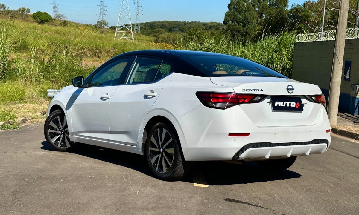 Nissan Sentra Exclusive [Auto+ / João Brigato]