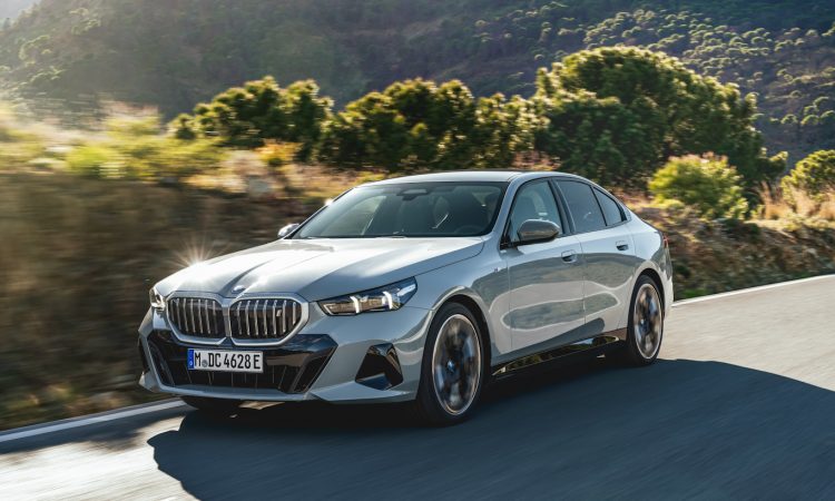 Novos BMW Série 5 e i5 [divulgação]