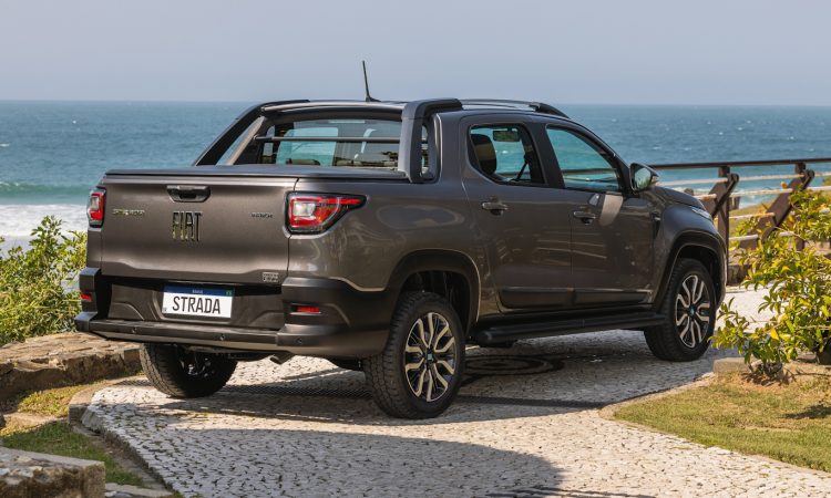 Fiat Strada Ranch cinza