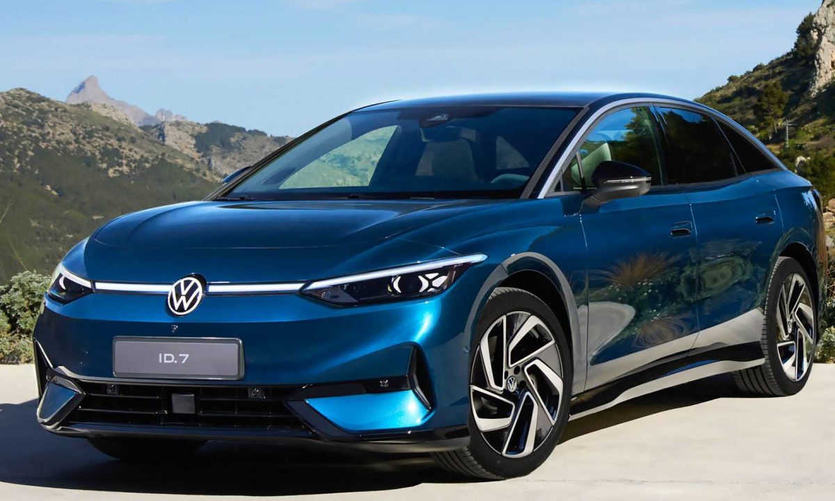 Volkswagen ID.7 azul parado de frente com montanhas ao fundo