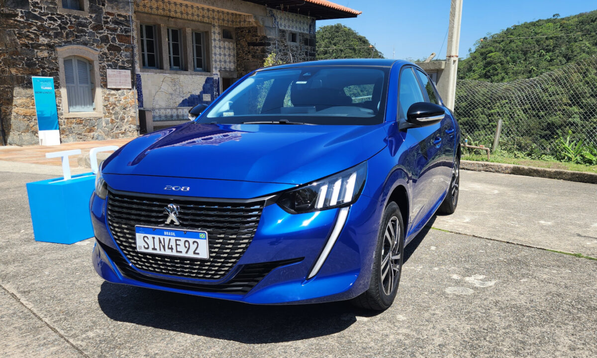 Peugeot 208 turbo [Leo Alves/Auto+]