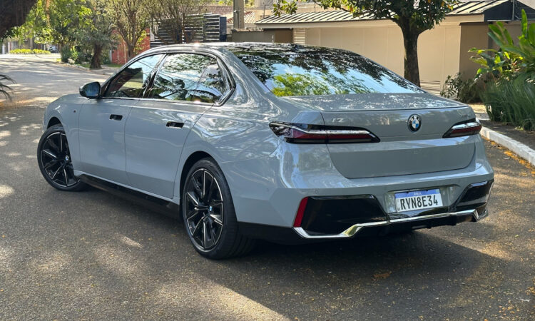 BMW i7 [Auto+ / João Brigato]