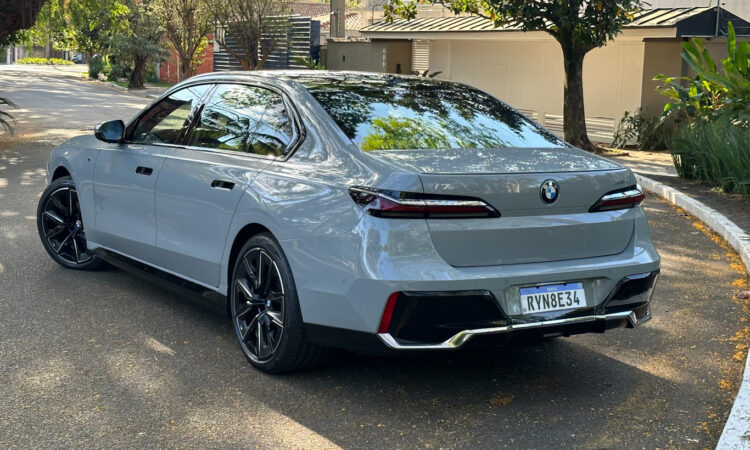 BMW i7 [Auto+ / João Brigato]
