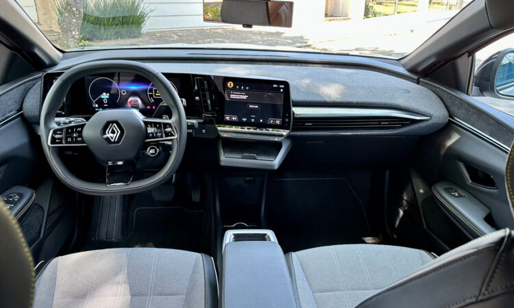 Renault Megane E-Tech [Auto+ / João Brigato