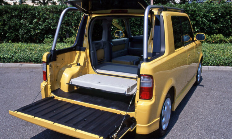 Toyota bB Opel Deck [divulgação]