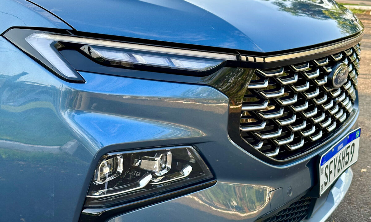 farol do Ford Territory Titanium