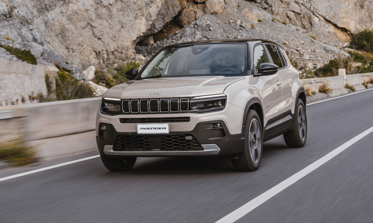 Jeep Avenger e-Hybrid [divulgação]