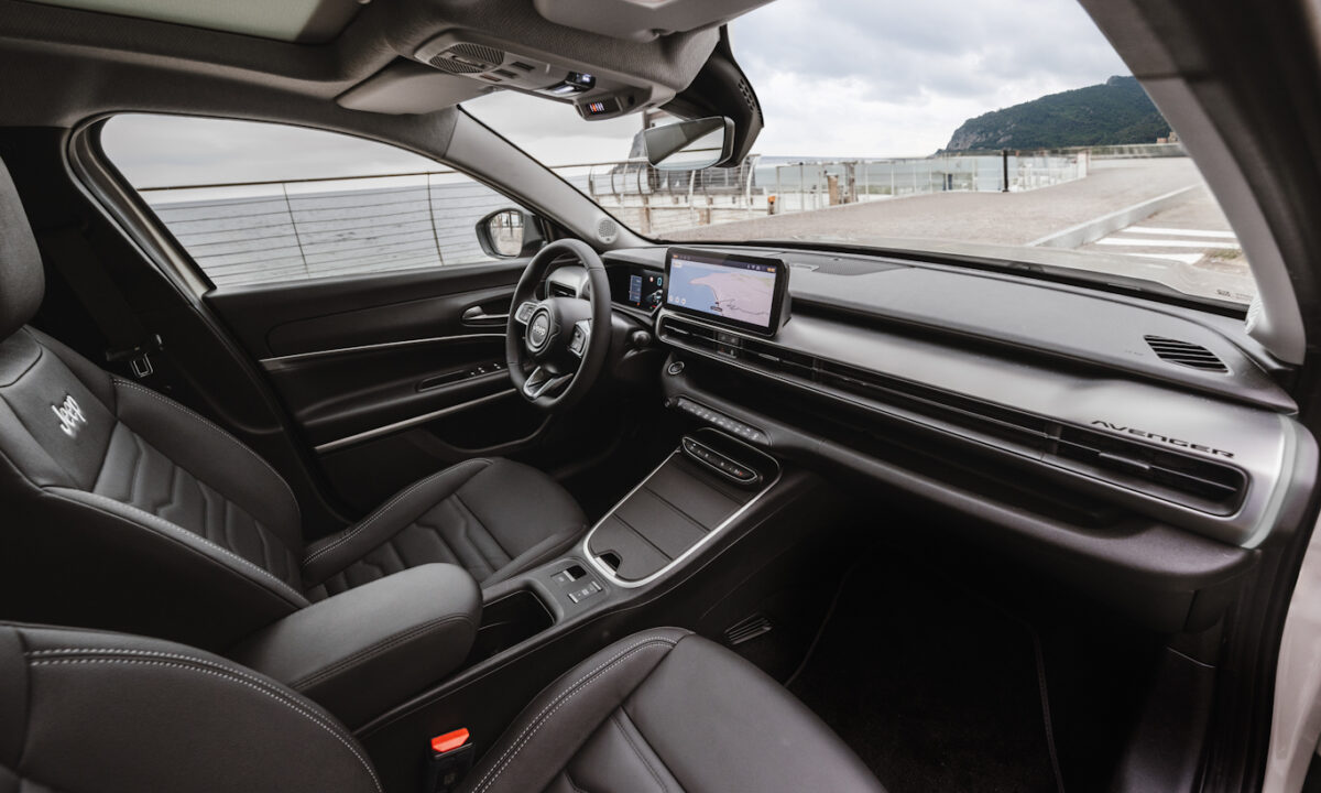 Jeep Avenger e-Hybrid [divulgação]