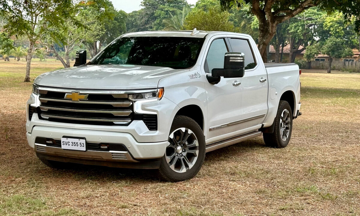 Chevrolet Silverado High County [João Brigato/ Auto+]
