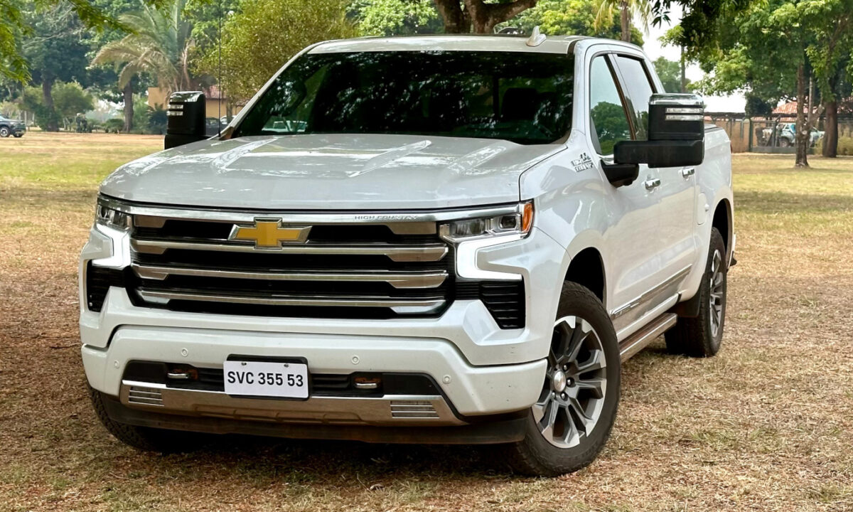 Chevrolet Silverado High County [João Brigato/ Auto+]