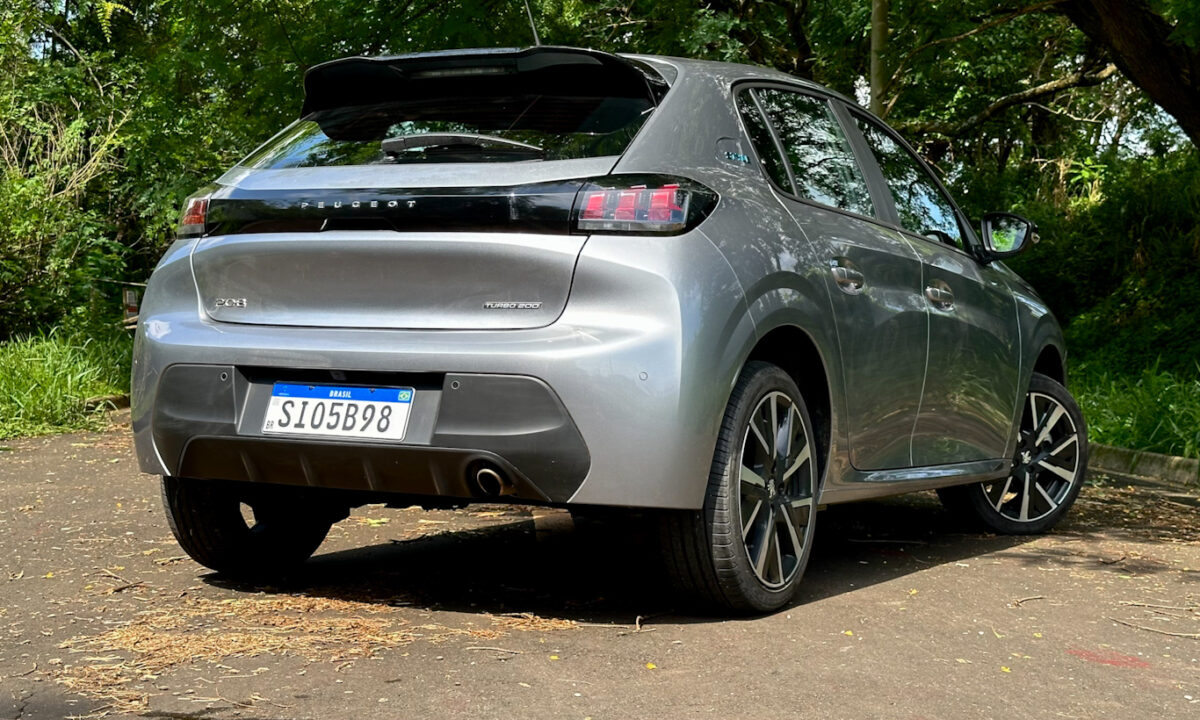 Peugeot 208 Style Turbo [Auto+ / João Brigato