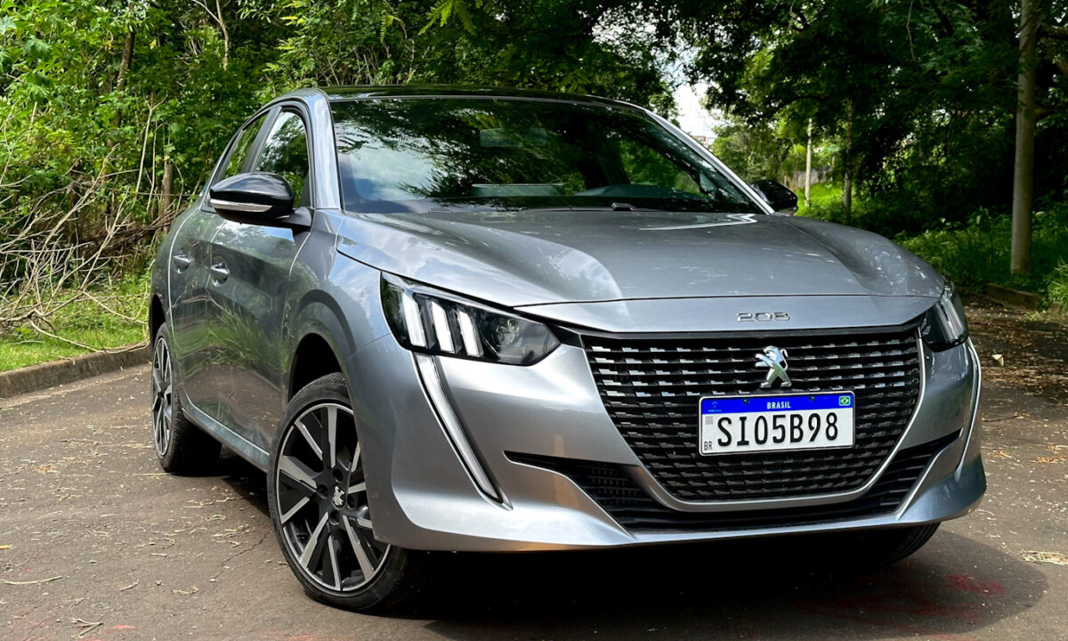 Peugeot 208 Style Turbo [Auto+ / João Brigato