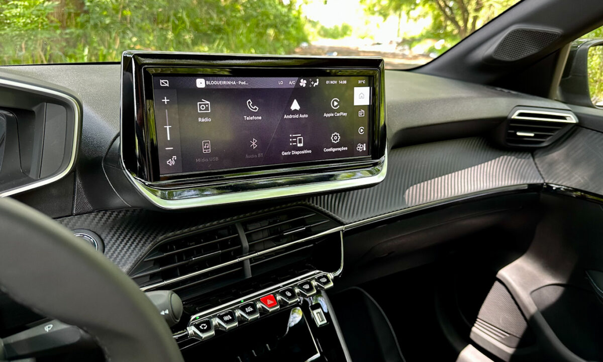 Peugeot 208 Style Turbo [Auto+ / João Brigato]