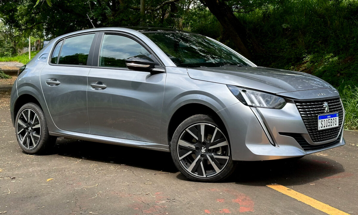 Peugeot 208 Style Turbo [Auto+ / João Brigato