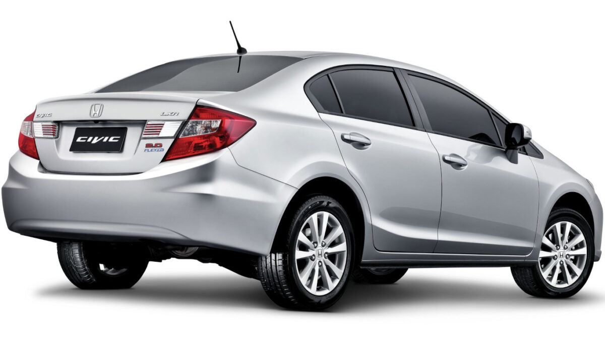 Honda Civic de nona geração é um dos carros que ficaram mais feios ao mudar de geração