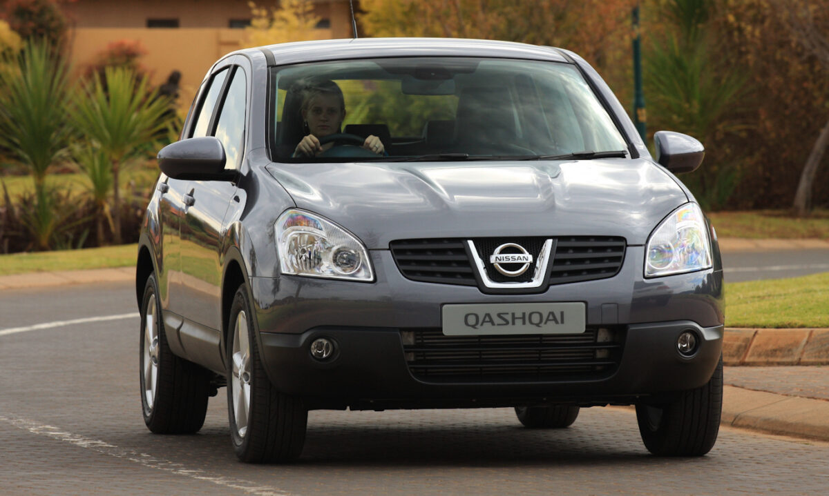 Nissan Qashqai prata em foto de divulgação 3x4 movimento