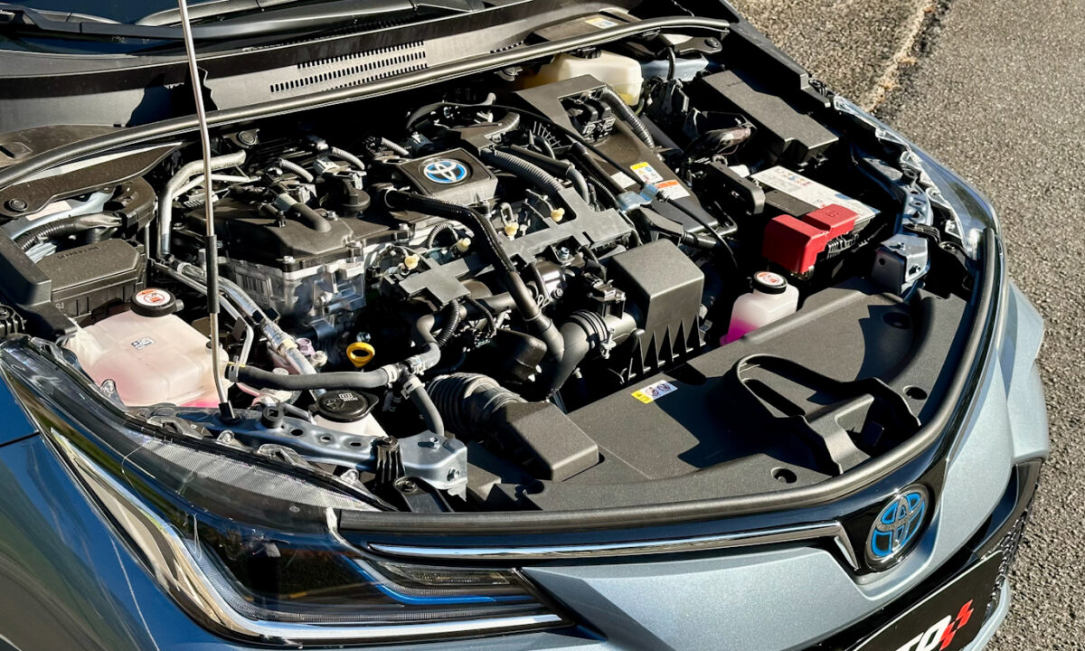 Toyota Corolla Altis Premium Hybrid [Auto+ / João Brigato]