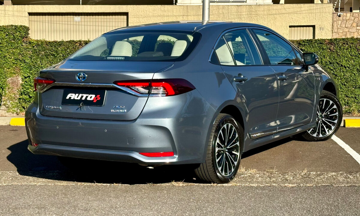 Toyota Corolla Altis Premium Hybrid [Auto+ / João Brigato]