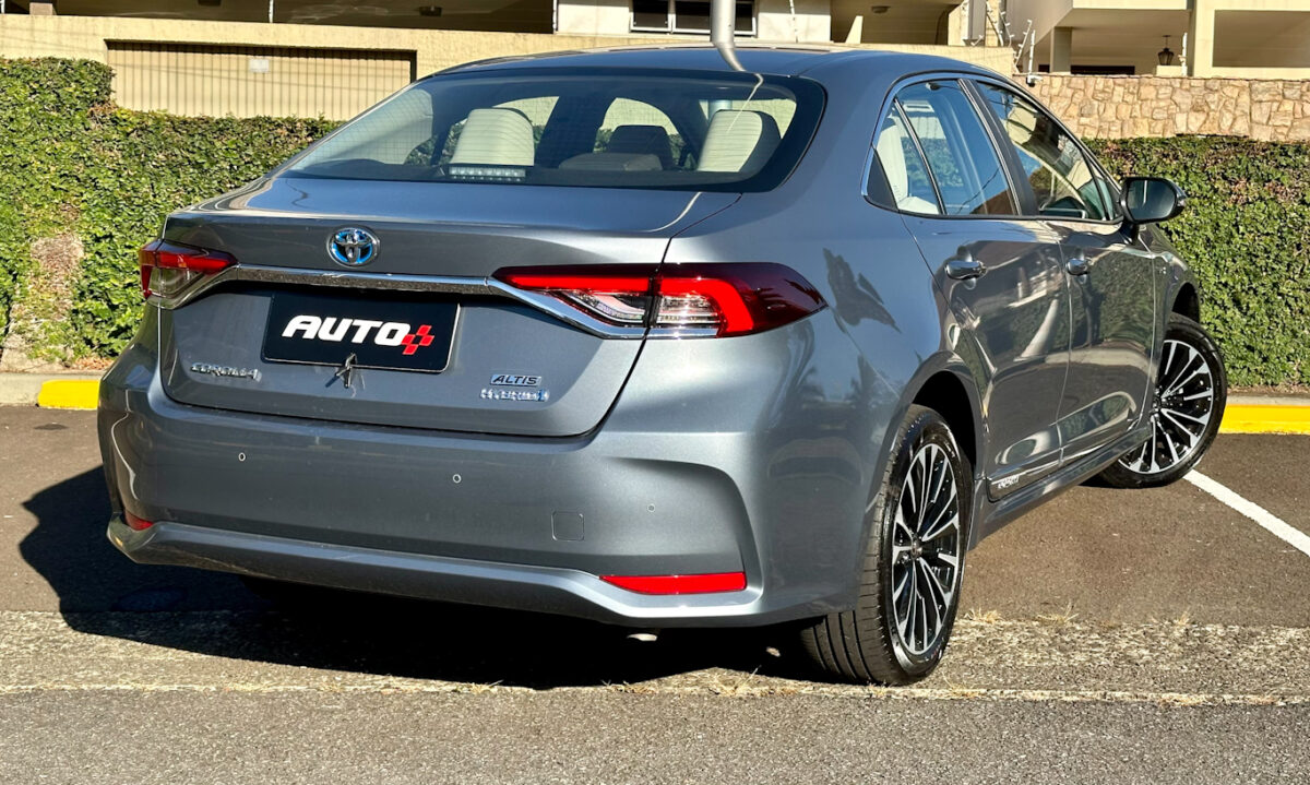 Toyota Corolla Altis Premium Hybrid [Auto+ / João Brigato]