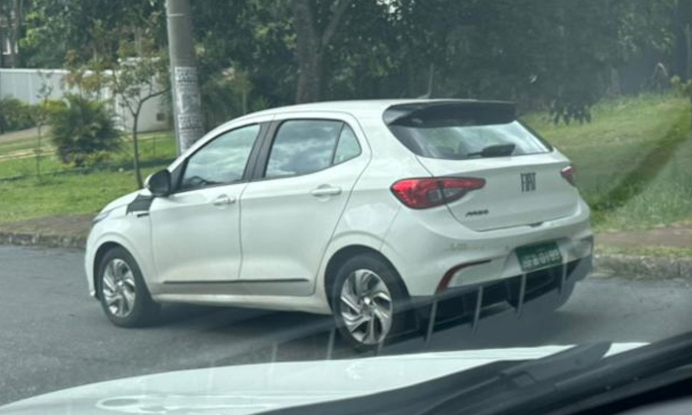 Flagra Fiat Argo com motor atualizado [Auto+]