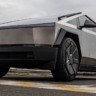 Com peças se soltando, Tesla interrompe entregas da Cybertruck