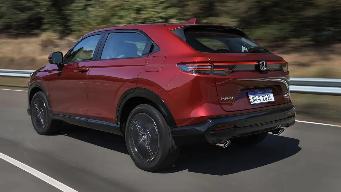 Honda HR-V Tourign 2025 vermelho de traseira