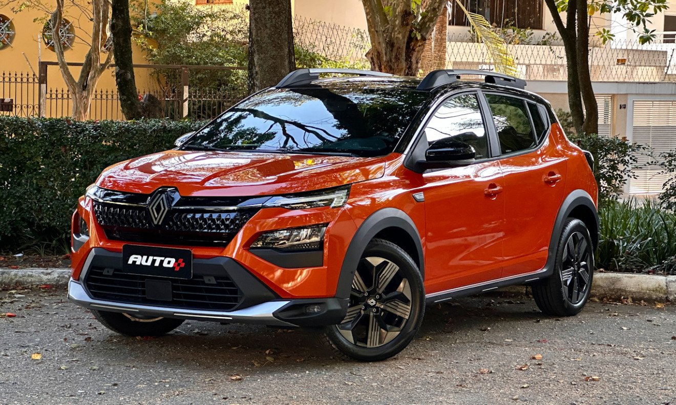 Renault Kardian Premiere Edition laranja com teto preto parado de frente