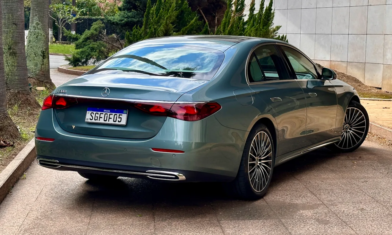 Mercedes-Benz Classe E-[Auto+ / João Brigato]