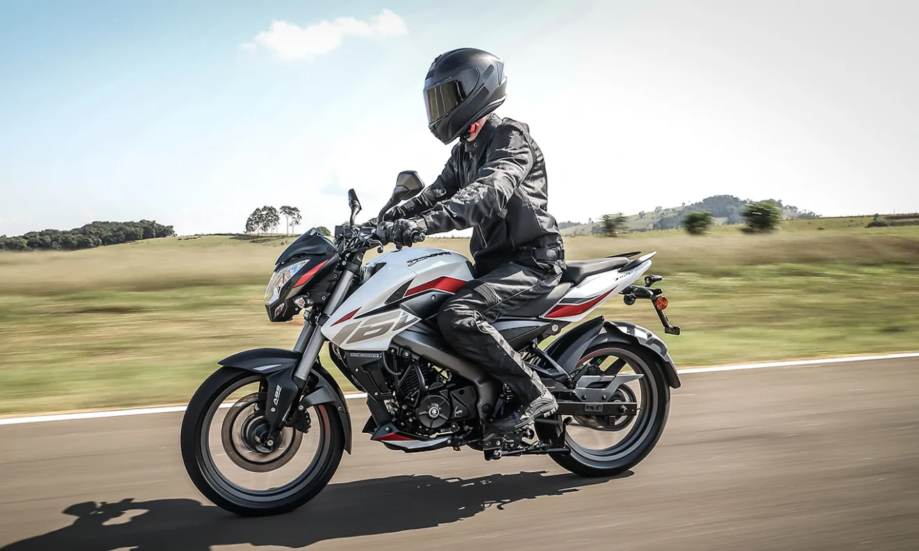 Bajaj Dominar 160 [divulgação]